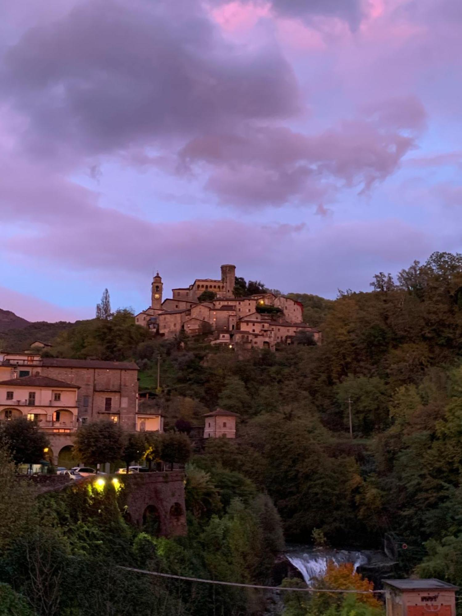 Il Suono Del Fiume Apartment Bagnone Bagian luar foto