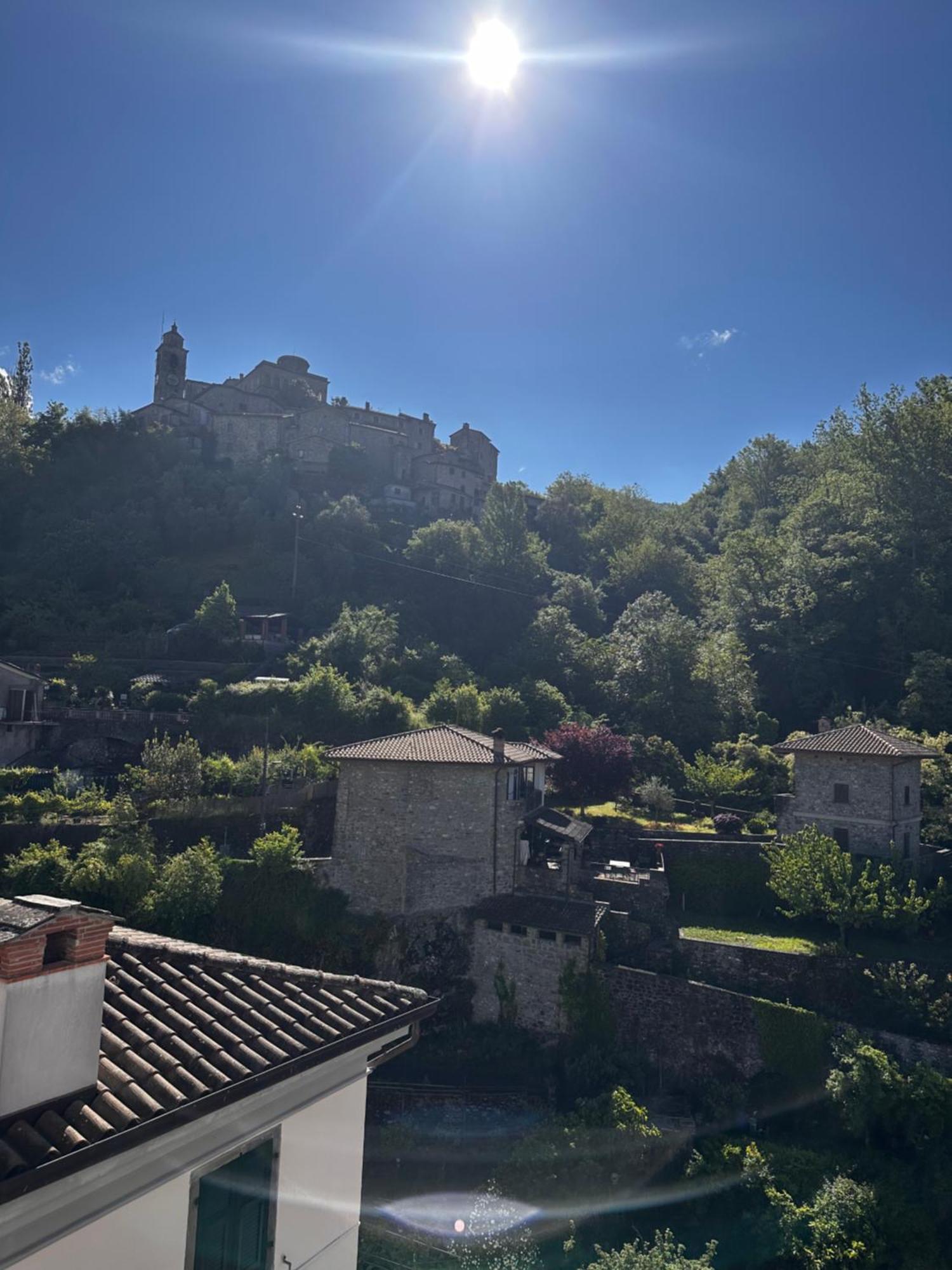 Il Suono Del Fiume Apartment Bagnone Bagian luar foto